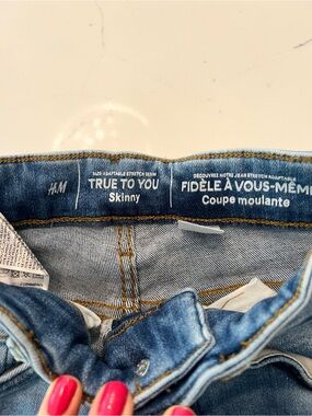 H&M & American Eagle True To You Skinny Jeans in Medium Blue size 00